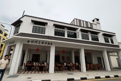 Sims Avenue (D14), Retail #577719551